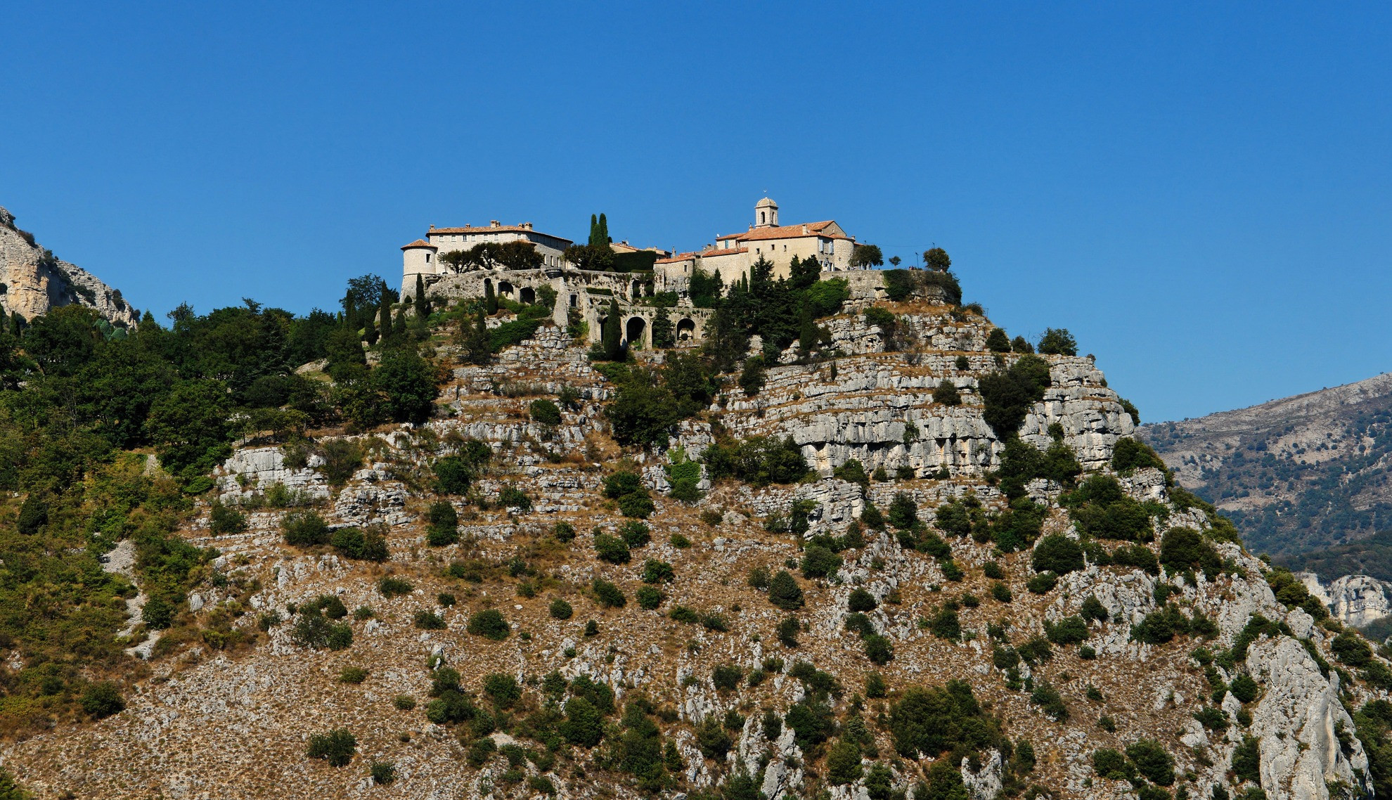 © Alberto Fernandez Fernandez (CC BY 2.5) Village sur son promontoire - Gourdon - Alpes-Maritimes France