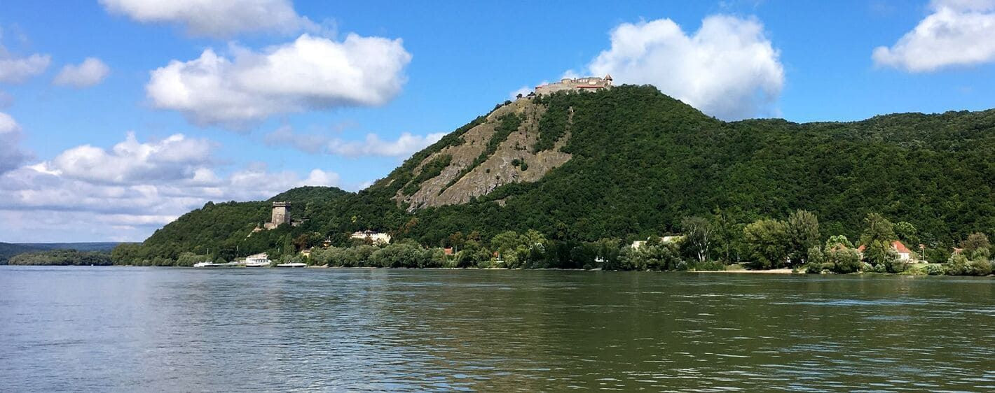 Citadelle de Visegrád au-dessus du Danube - Hongrie