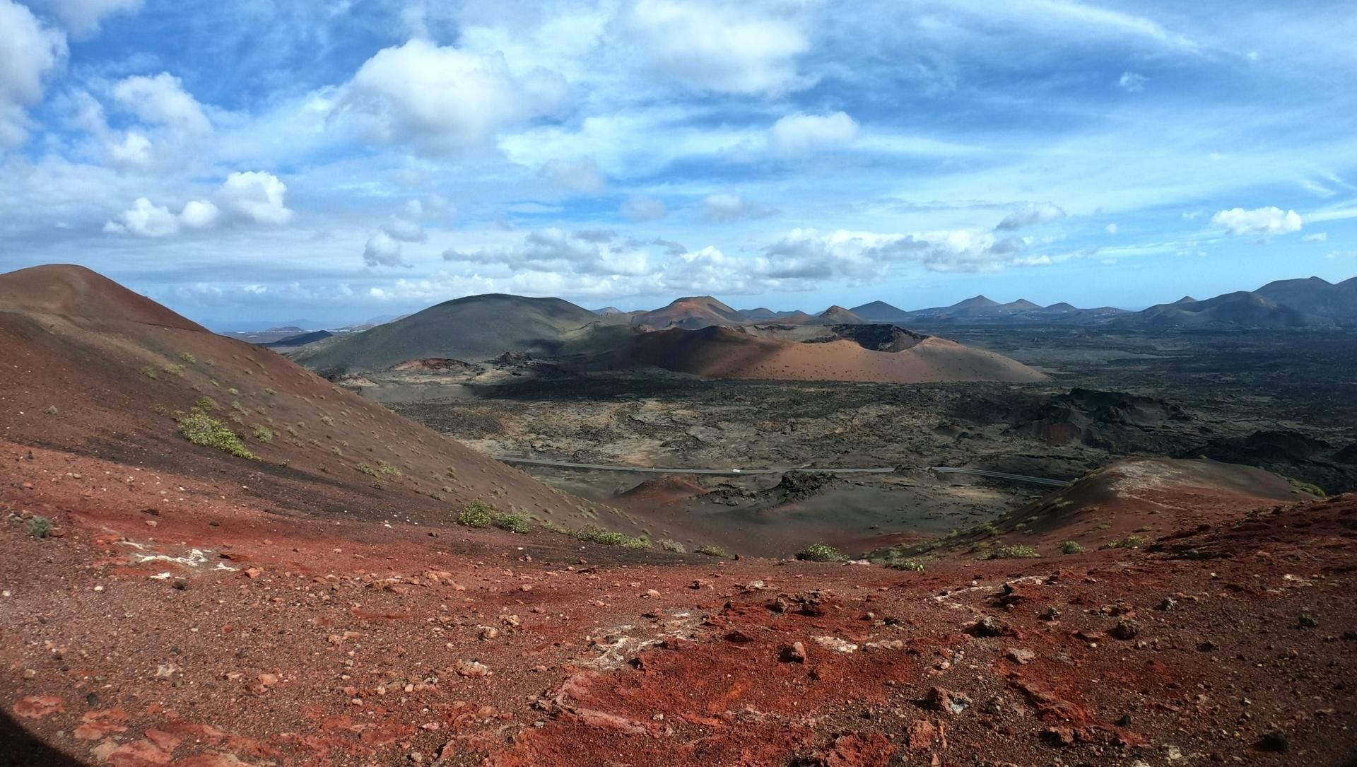 © David Praire Cônes volcaniques et terres rouges - Parc national de Timanfaya - Lanzarote, Îles Canaries