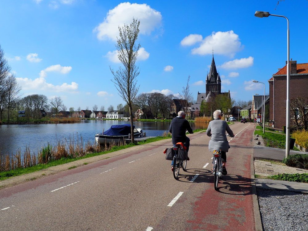 © David Praire Voyage à vélo en longeant le fleuve canalisé de l'Amstel aux Pays-Bas © David Praire
