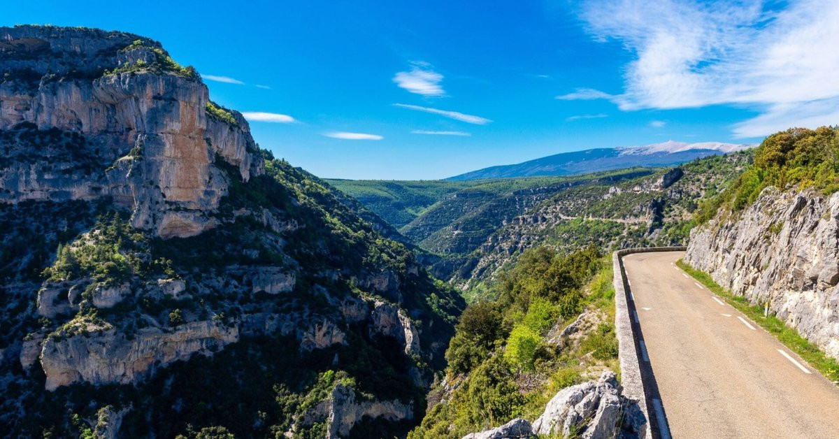 Route sinueuse dans les gorges de la Nesque - Mont Ventoux - Provence