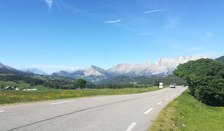 Panorama sur le Dévoluy dans le descente du Col du Festre