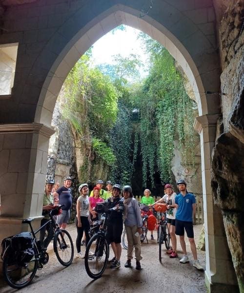 Rue du commerce troglodyte insolite de Souzay-Champigny © Charlotte Laventureux