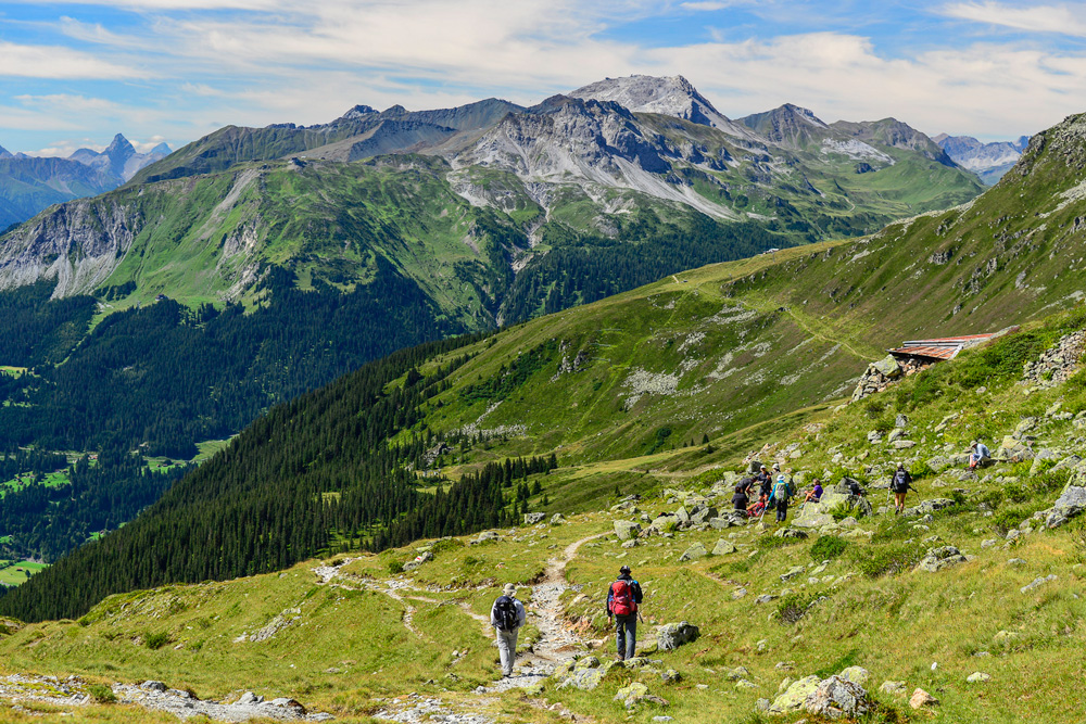 Juste après le Schlappiner Joch, vue sur les sommets de Casanna et Weissfluh © Jean-Marc Porte