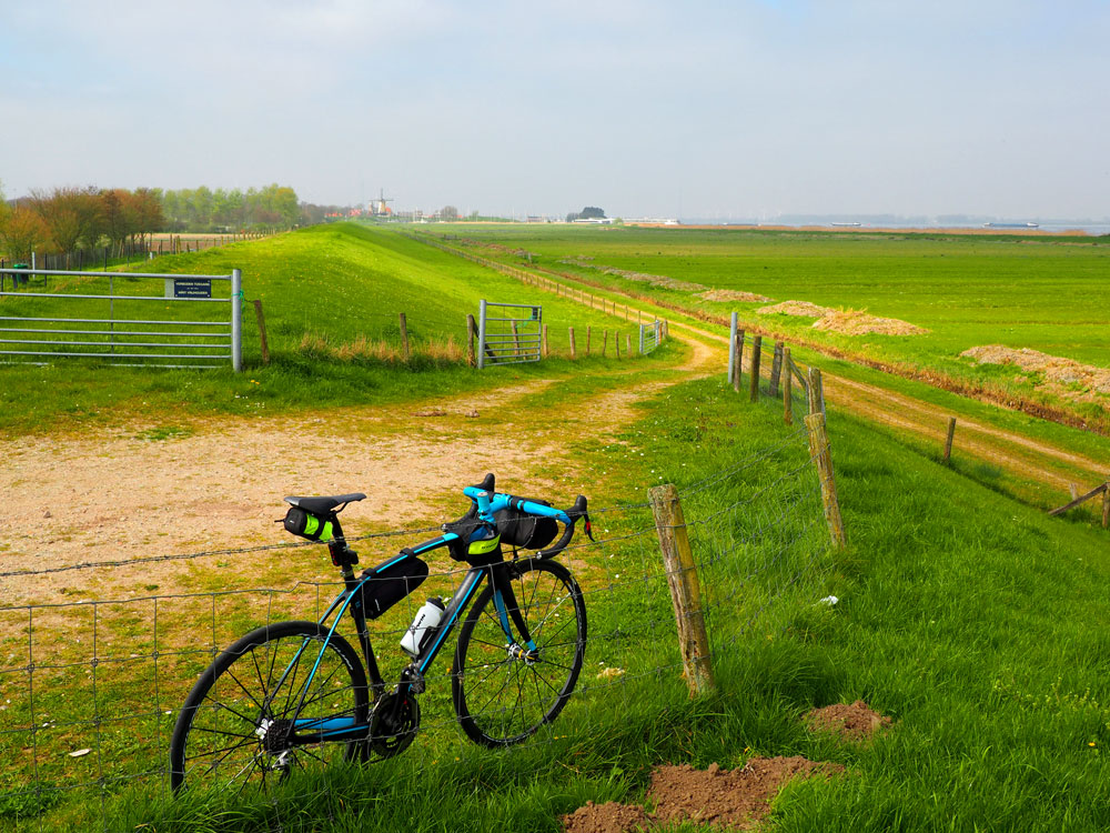 Vélo dans la campagne autour de Willemstad © David Praire