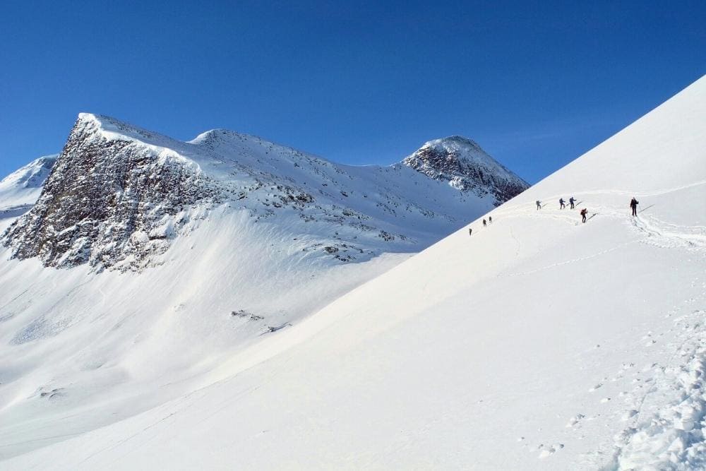 Ascension en ski de rando nordique sur la Piste Royale © François Trifard