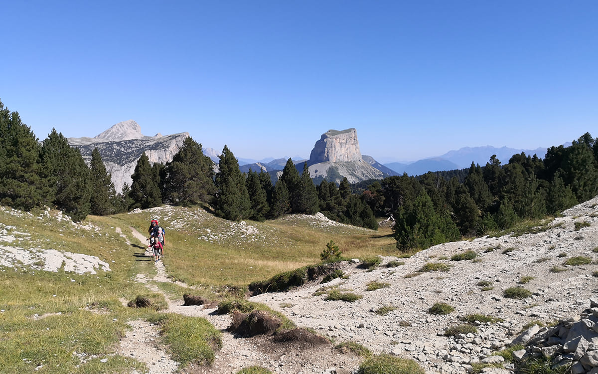 Randonnée sur les hauts plateaux du Vercors en famille © Julie Marienval Randonnée sur les hauts plateaux du Vercors en famille