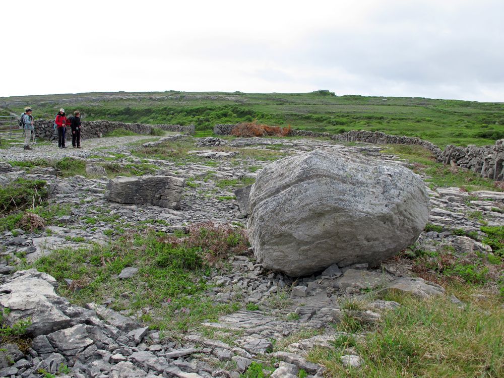 Bloc de granite laissé par les glaciers