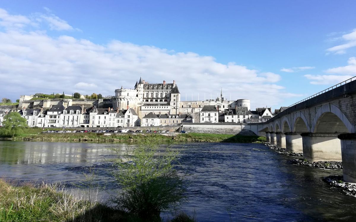 Le château d'Amboise, au bord de la Loire