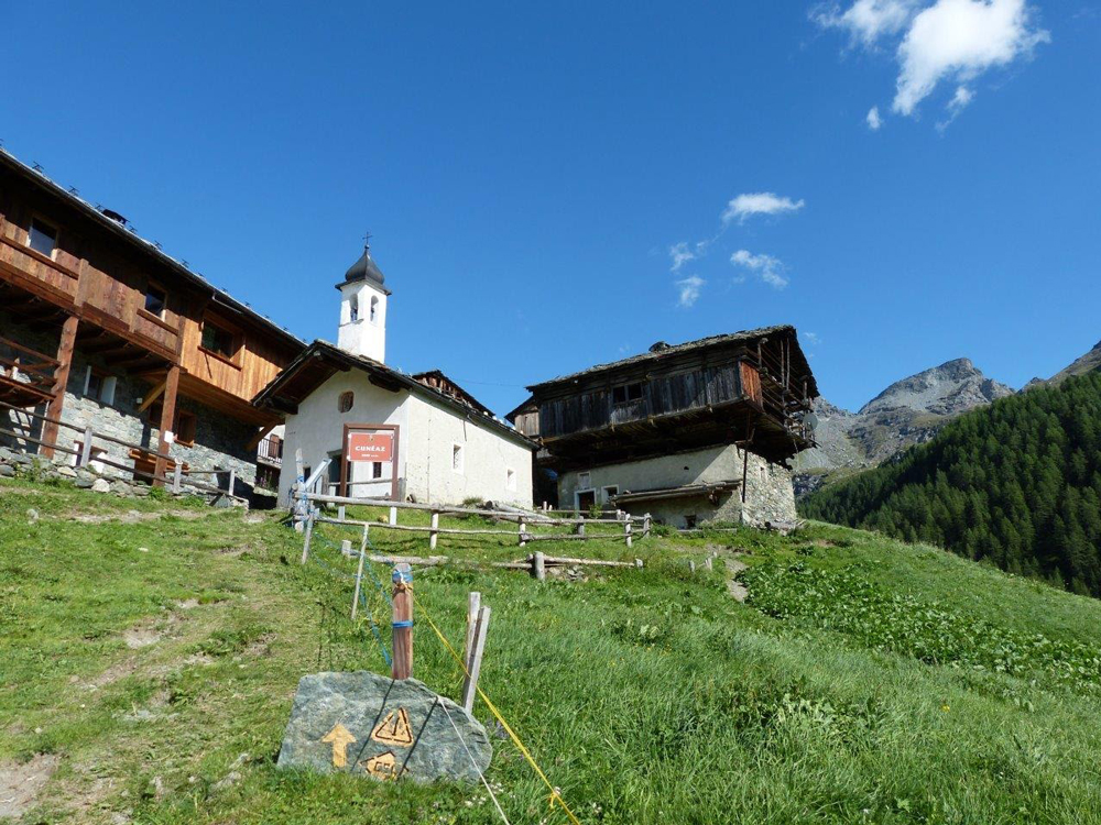 Hameau de Cunéaz dans la Vallée d'Aoste