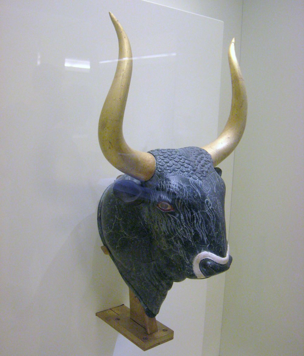 Musée d’Heraklion : Rhyton, ou vase de libations, en forme de tête de taureau