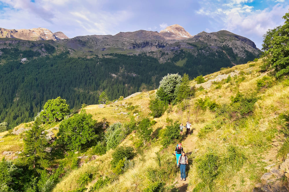 Vers le village de Dormillouse dans le parc national des Écrins © Raymond Chabanier