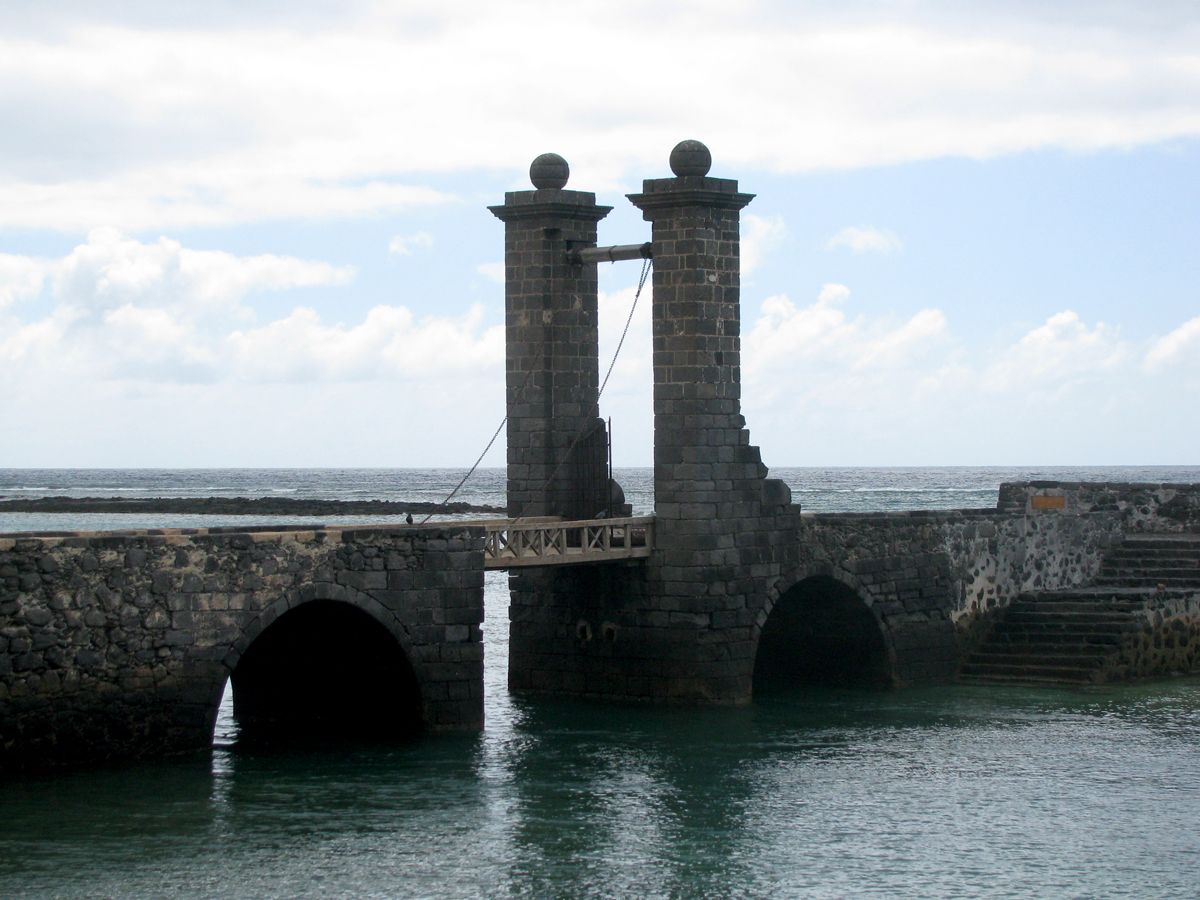 Le pont-levis de las Bolas dans le port 