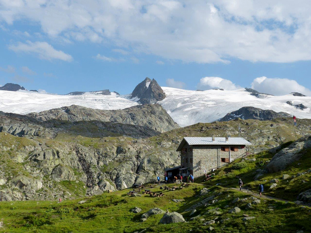 Le refuge Albert Deffeyes vers le col Passo Alto