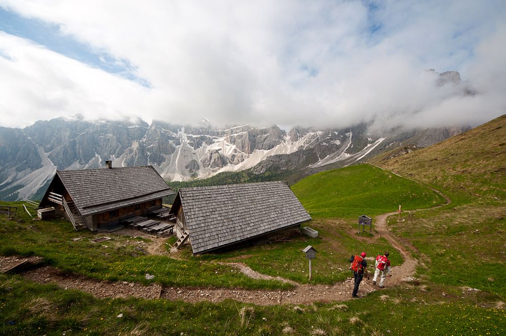 Le refuge Medalges (2293 m), près du col de Furćia