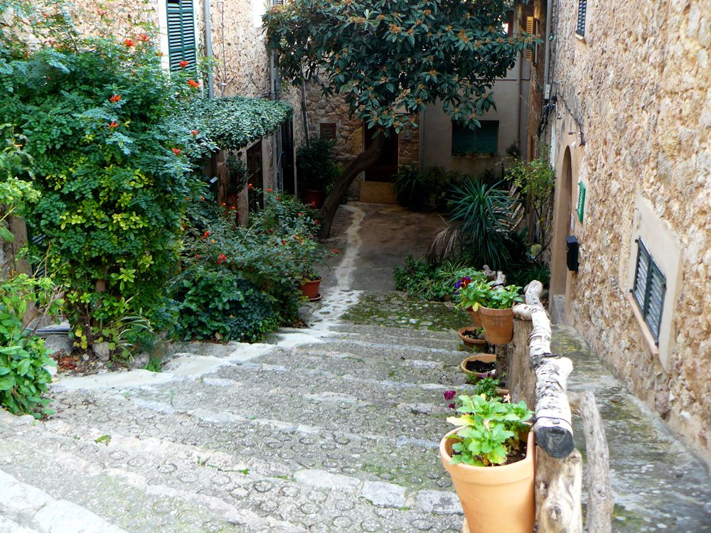 Ruelle dans le village de Valldemossa