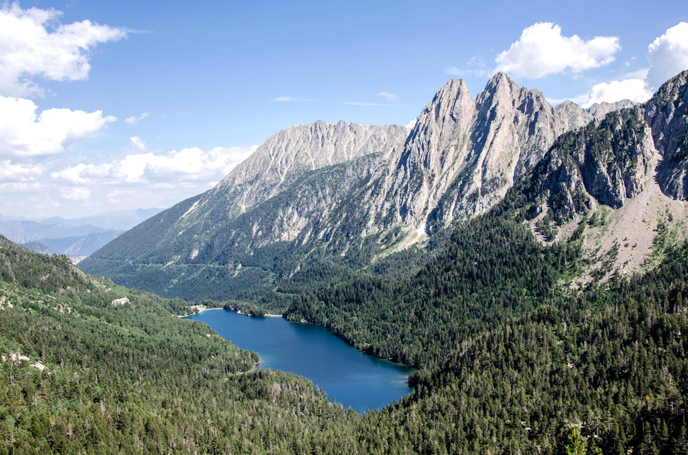 Vers le refuge Amitges, le lac de San Maurici au pied des aiguilles des Encantats