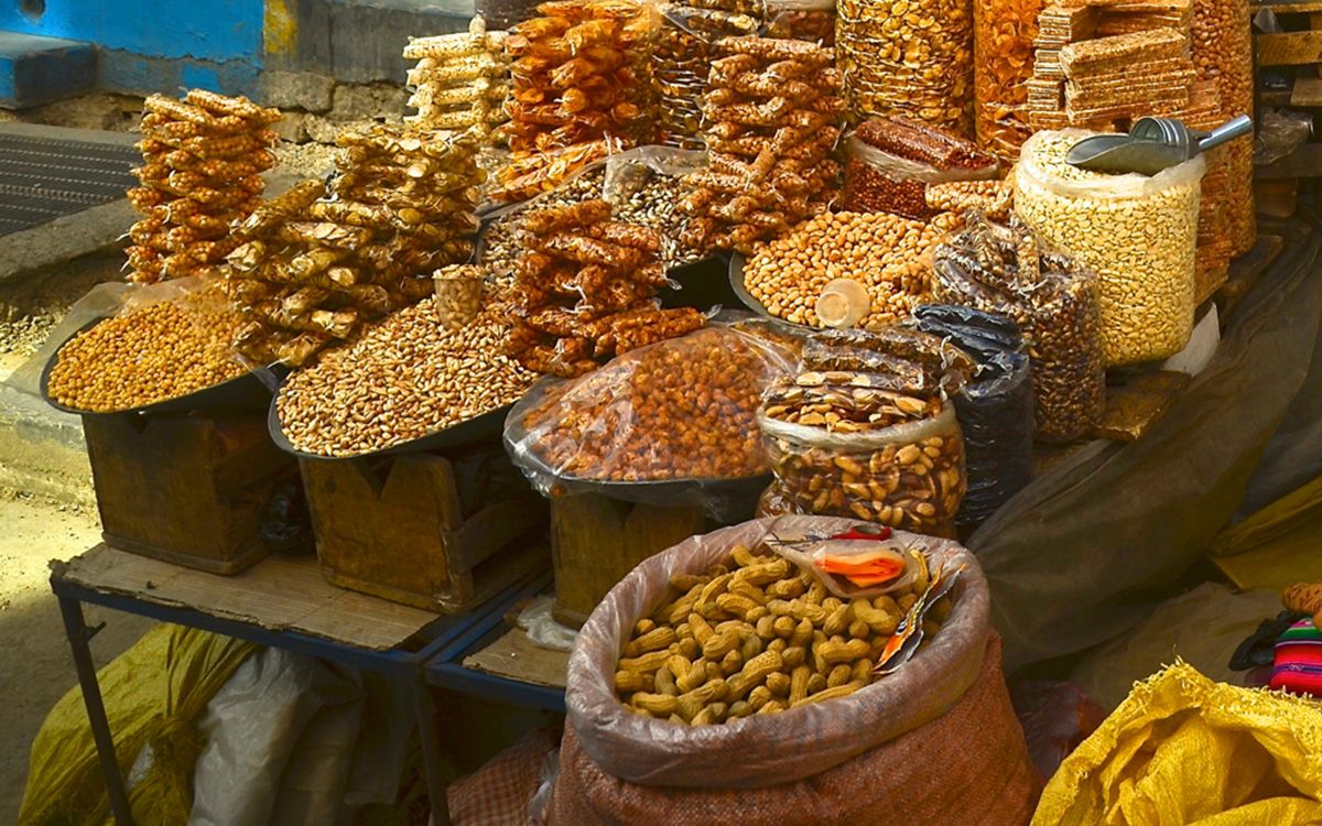 Vivres de course dans un marché bolivien