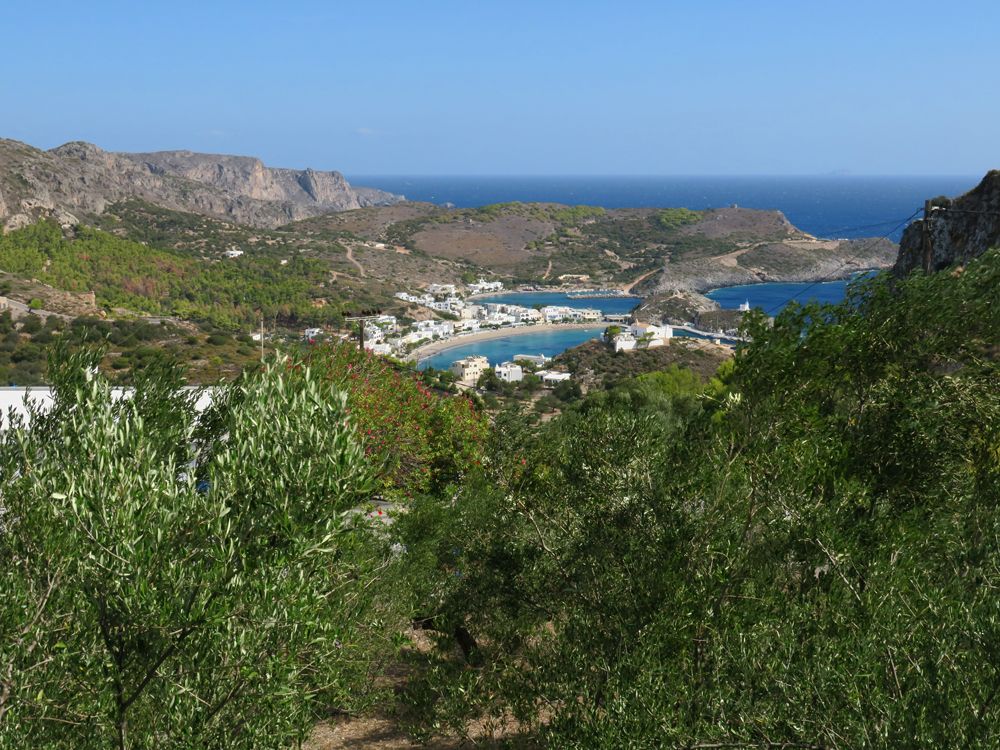 Vue sur la baie de Kapsali depuis Chora