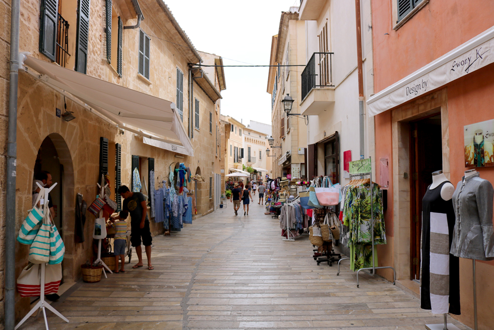 Carrer Major à Alcúdia © Florian Calvat