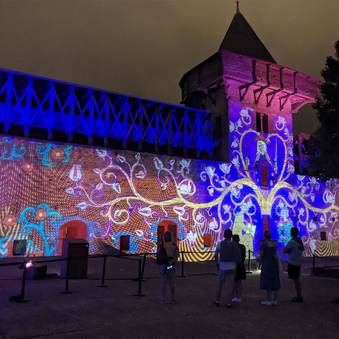 Chateau de Carcassonne illuminé le soir © Cécile Hénard