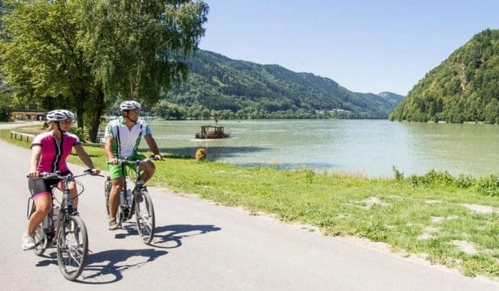 Cyclistes le long du Danube