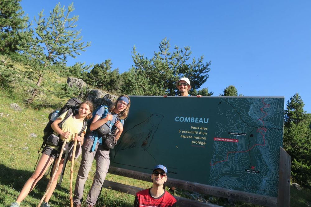 Devant le panneau de Vallon Combeau © Cécile Thiaucourt