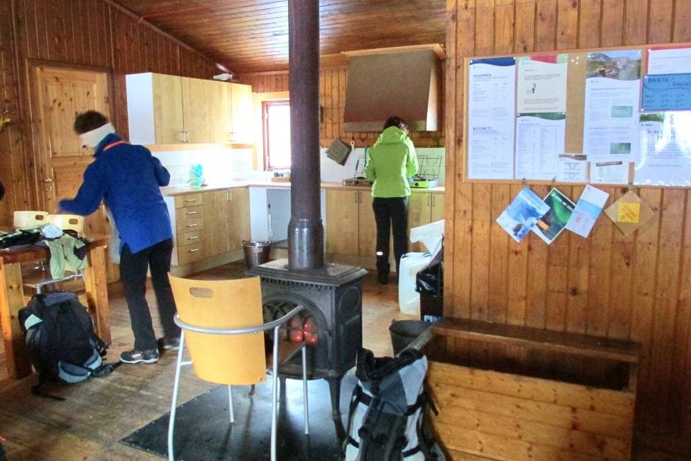 Intérieur chaleureux d'un refuge de la Kungsleden © Sylvianne Pinzetta