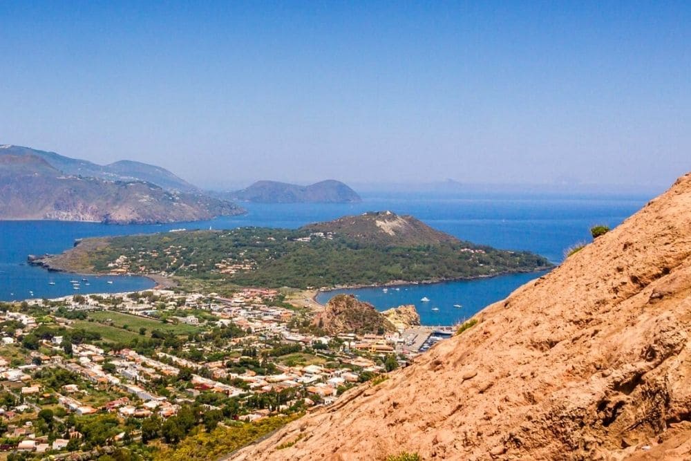 Les îles Éoliennes depuis l'île Vulcano