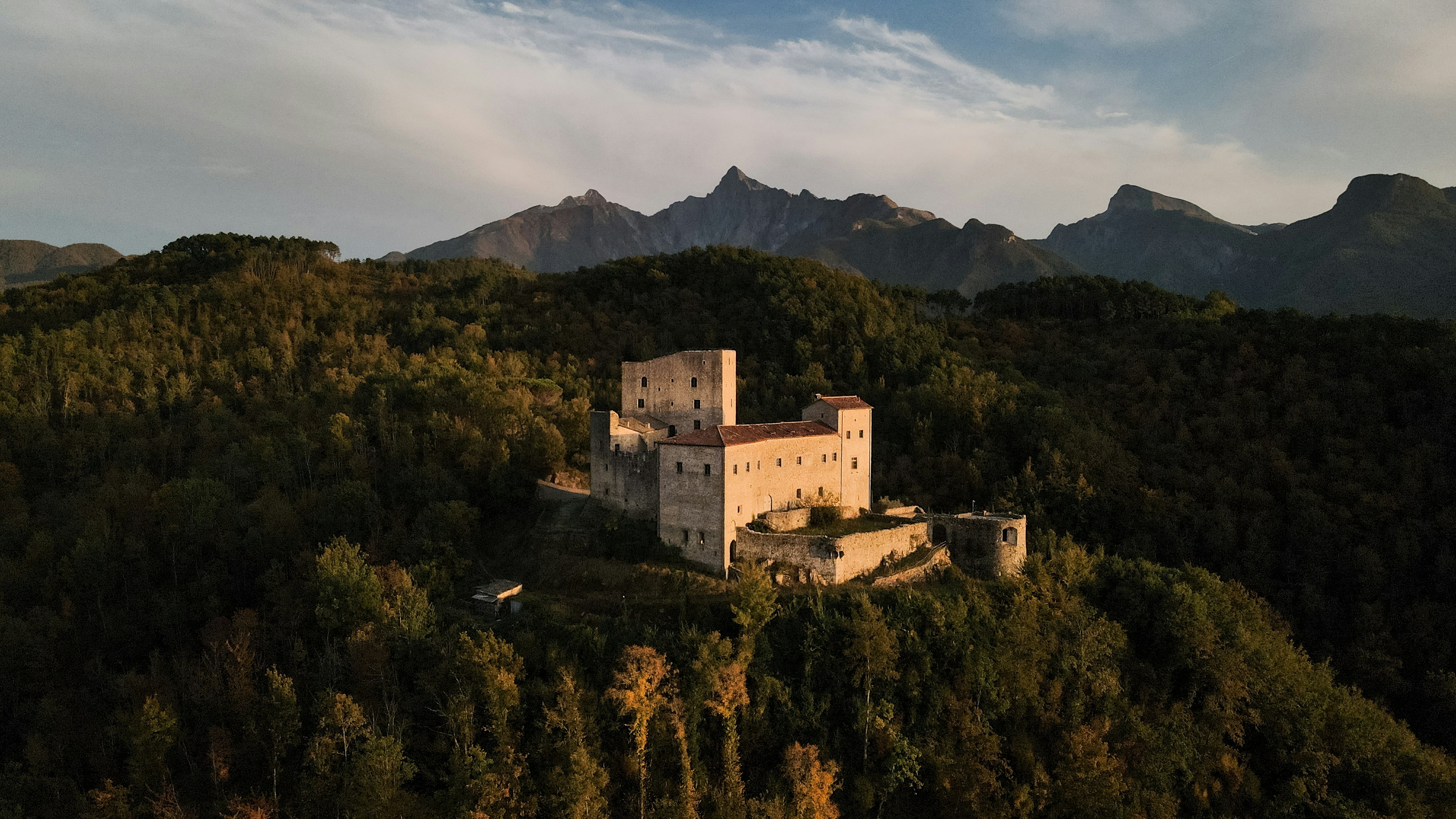 Les Alpes Apuanes
