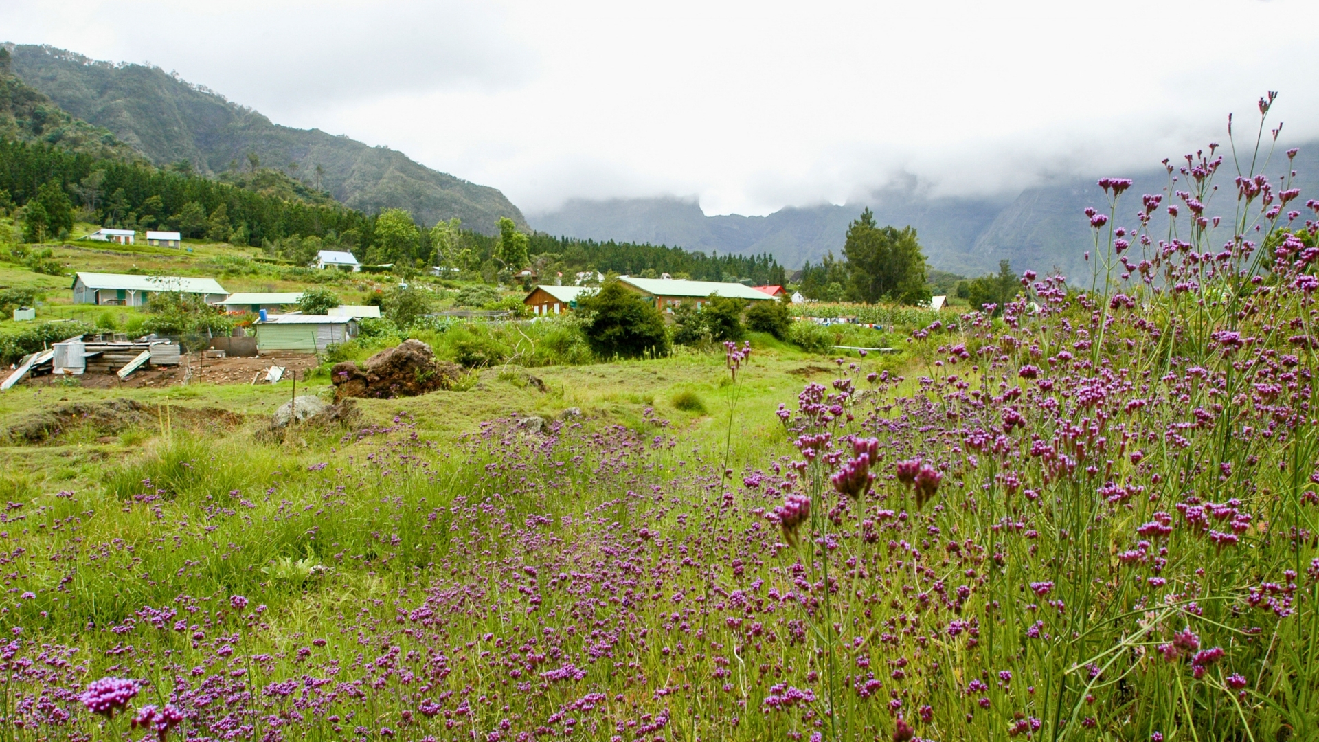 Village de la nouvelle mafate deux jours de rando