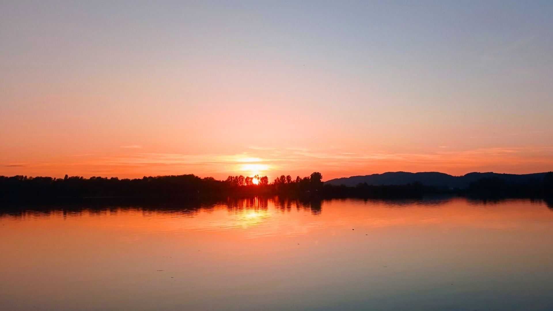 article clemence coucher de soleil sur le danube