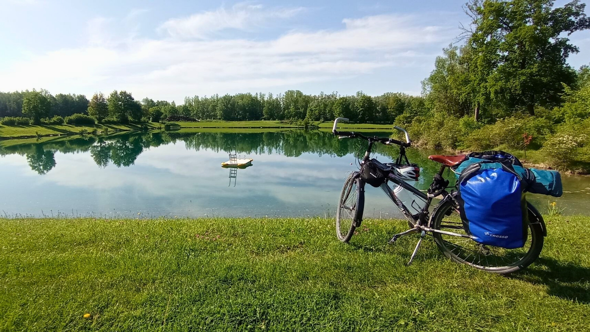article clemence pause au bord d'un lac entre schlogen et linz