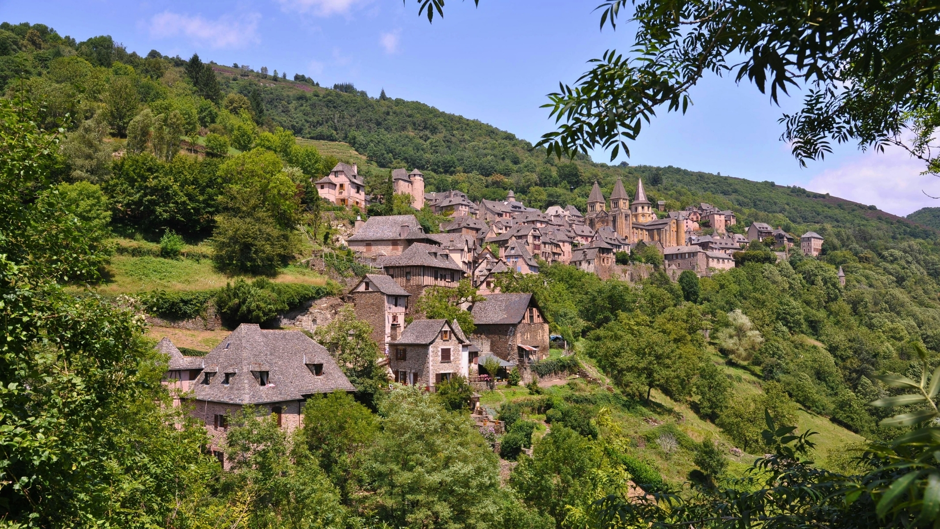 pourquoi faire compostelle village de conques