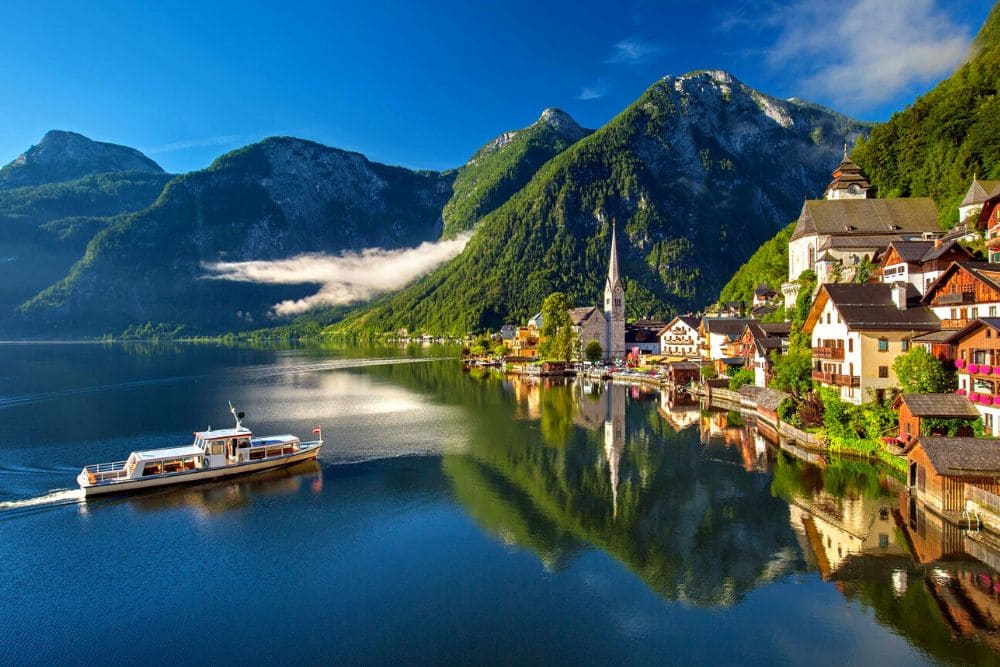 Panorama sur le lac d'Hallstatt en Autriche