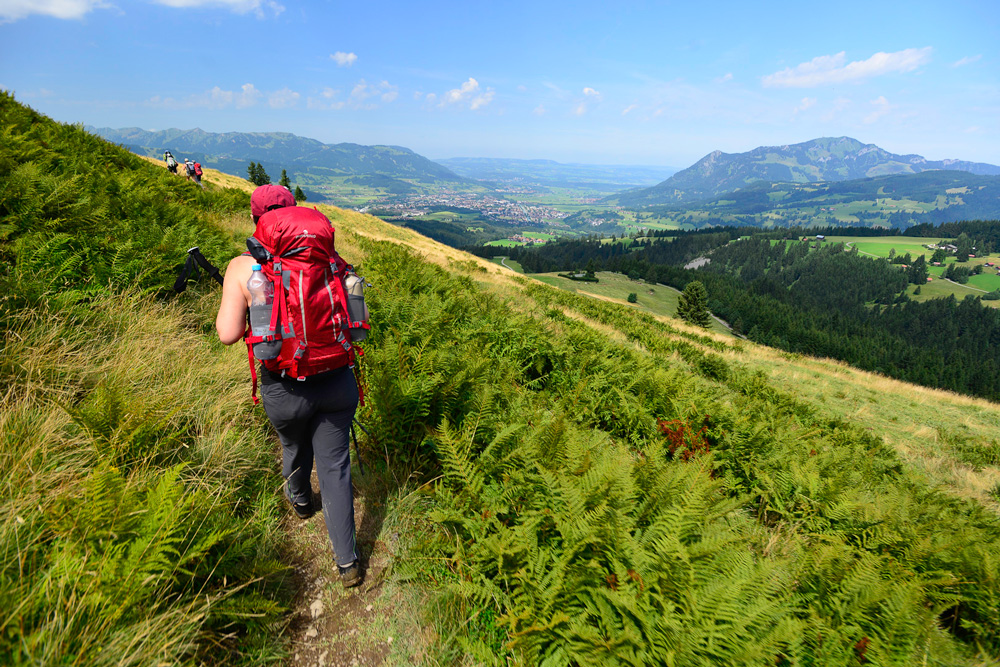 Randonnée sur les crêtes avec une vue panoramique sur la vallée de l’Iller © Jean-Marc Porte