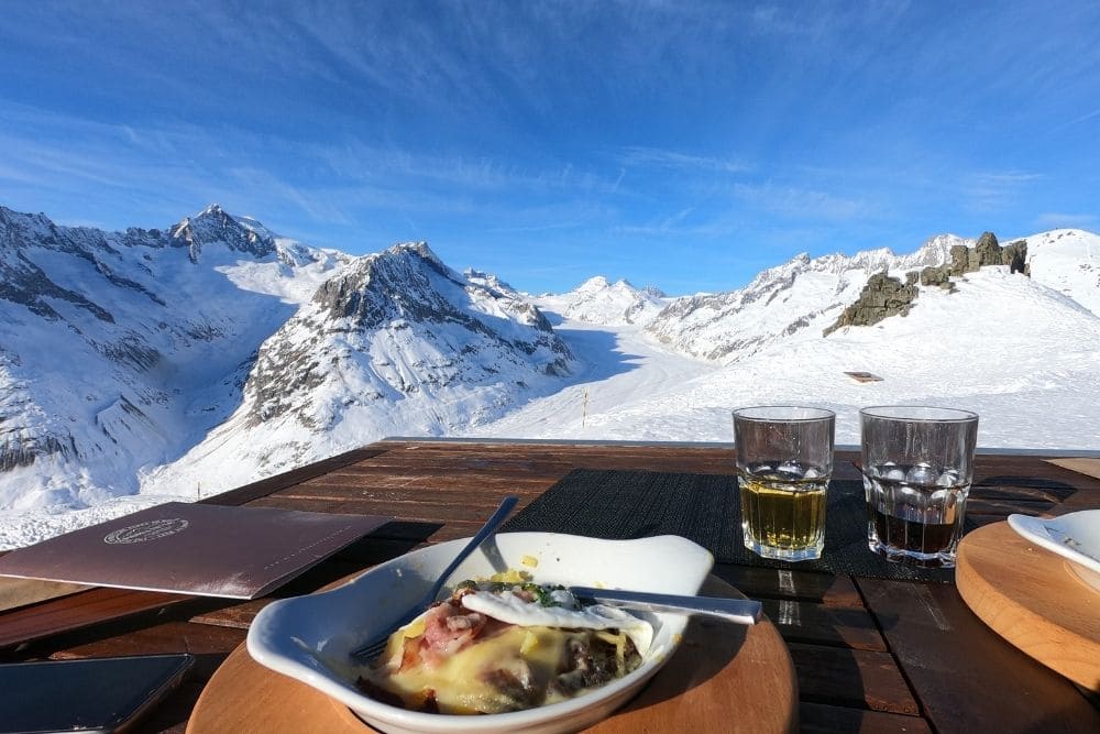 Repas au restaurant d'altitude du Bettmerhorn © Oriane Tempé