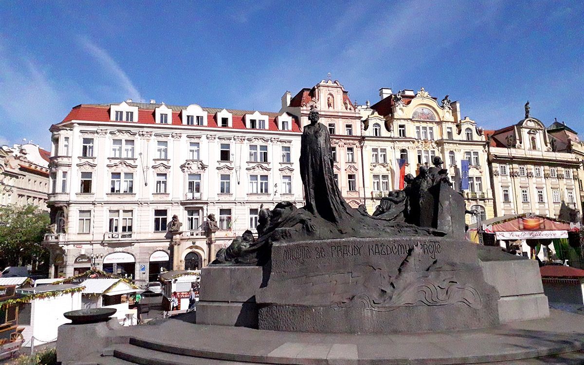 Monument Jan Hus sur la place de la Vieille Ville de Prague