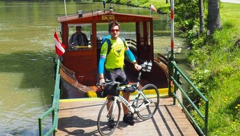 Cycliste au bord du Danube