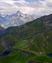 Vue sur le col de la Muzelle (2613m) © Raymond Chabanier