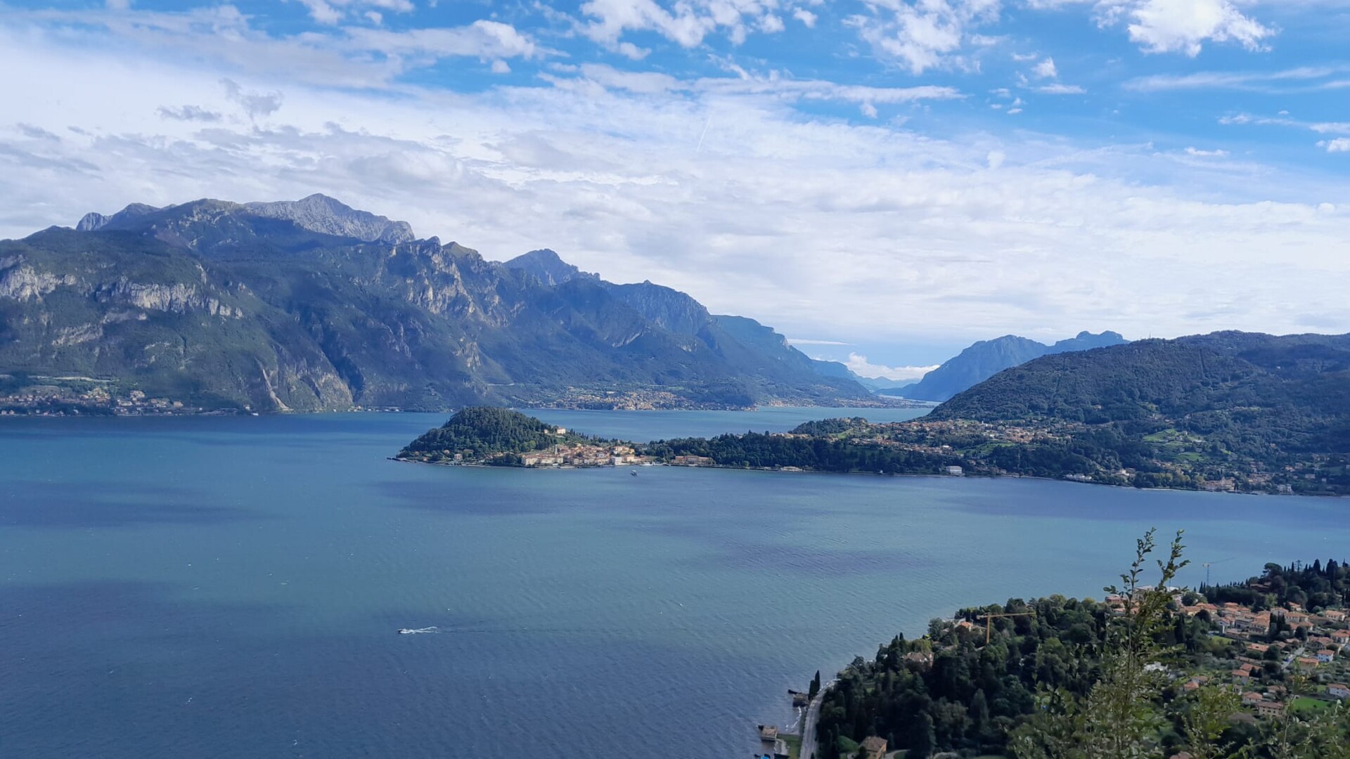 ITAGP0031 Bellagio et le bras de Lecco depuis l'église san martino - village de mennagio - Italie