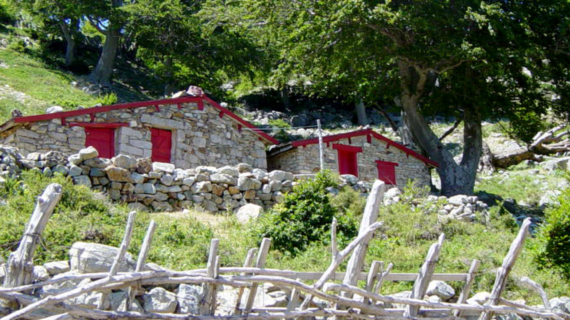 Cabanes de berger sur le GR20 en Corse