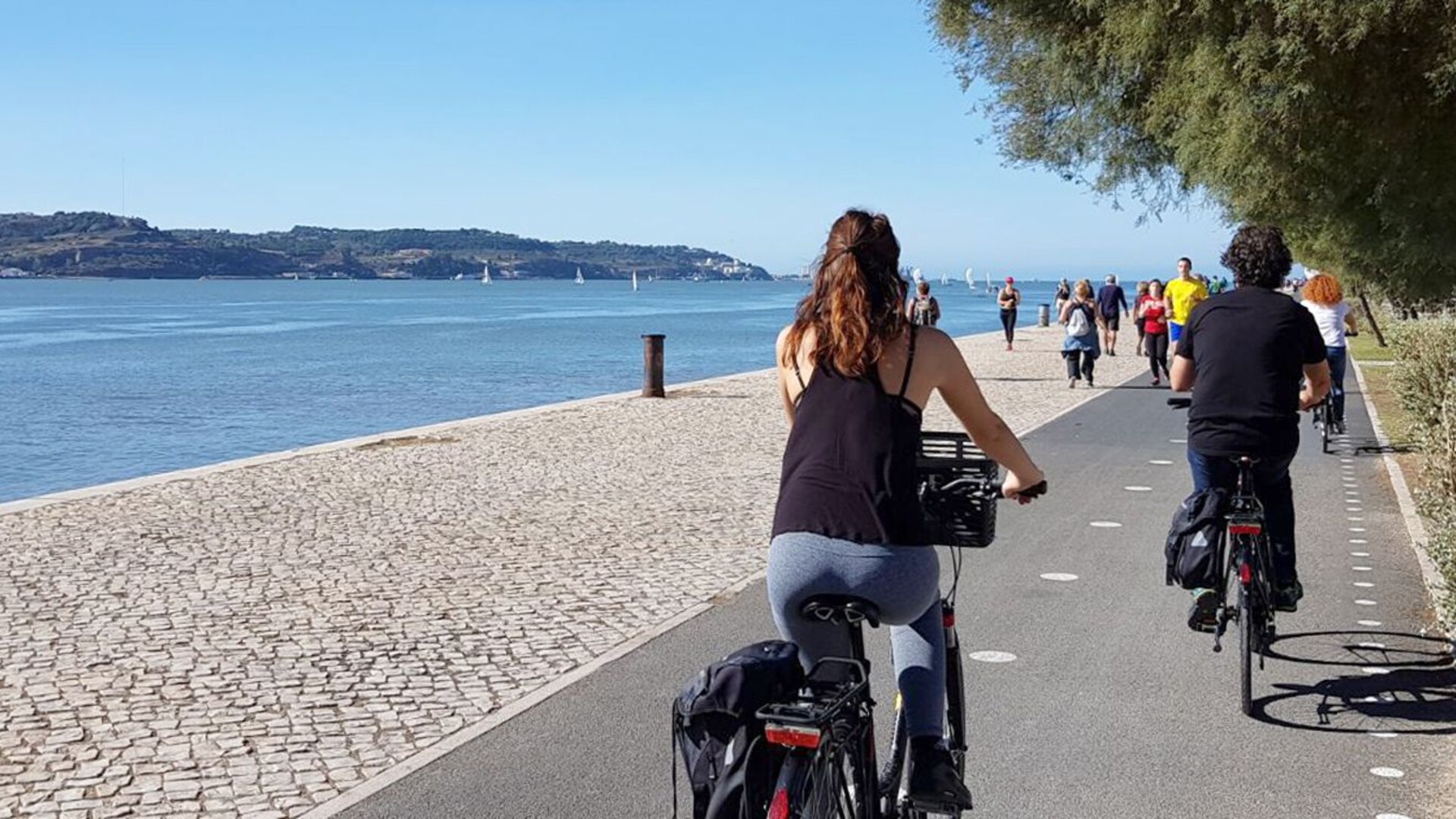 Cyclistes sur le voyage de Lisbonne à Sagres