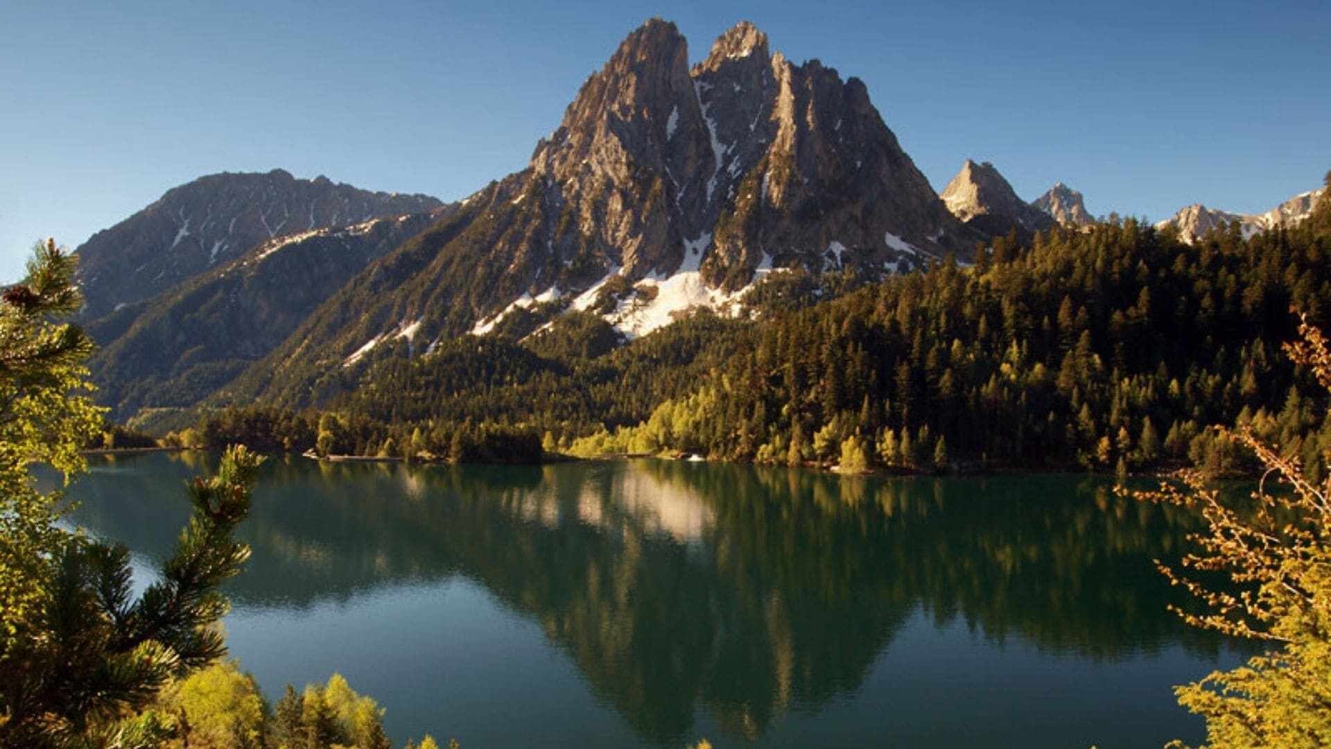 Les Encantats depuis le lac San Maurici