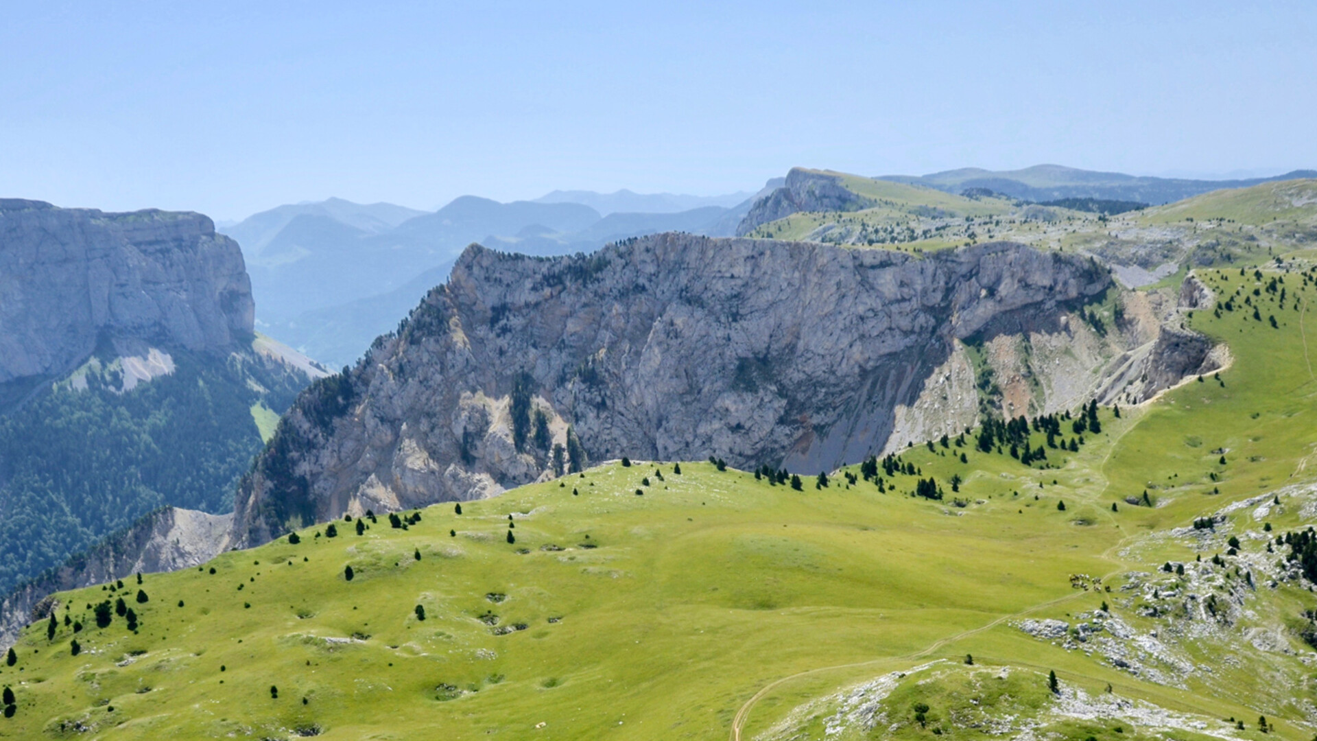 Mont Aiguille et Hauts-Plateaux du Vercors