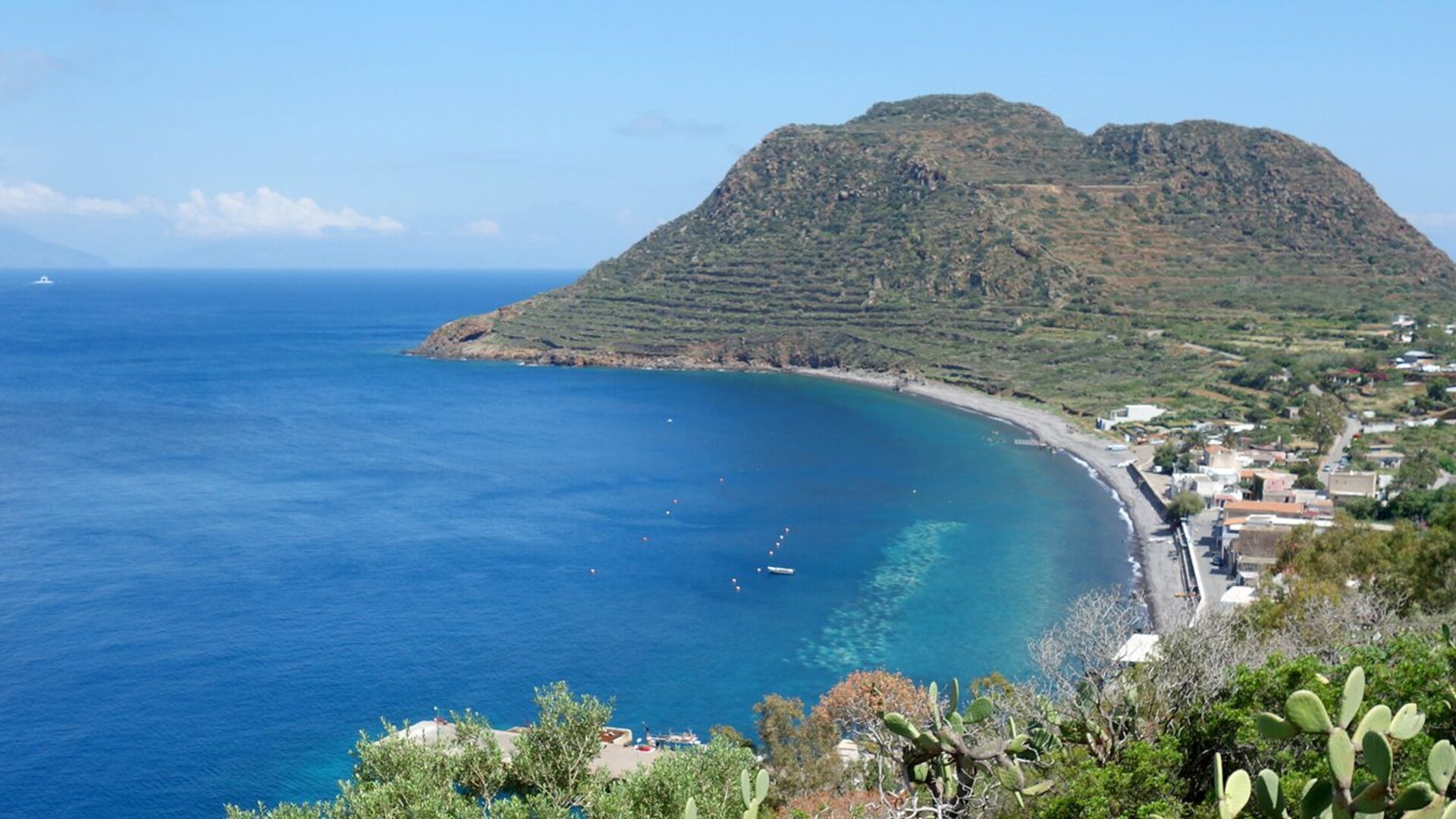 Montagnola di Capo Graziano sur l'île de Filicudi, Éoliennes