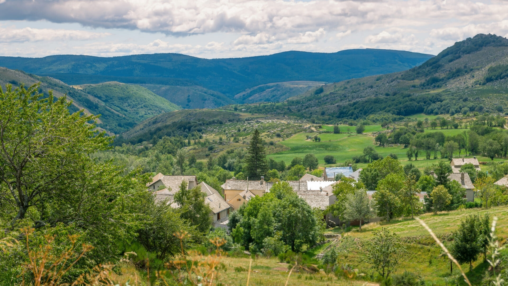 Paysages et villages sur le Mont Lozère sur le Chemin de Stevenson