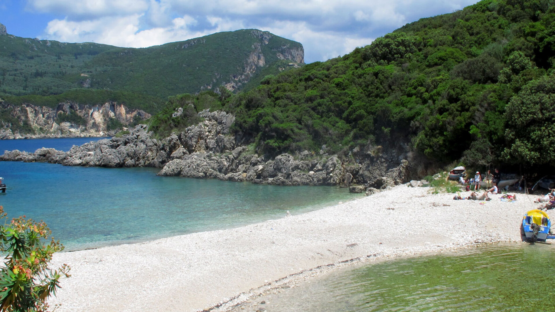 Plage de Limni près de Liapades sur l'île de Corfou, Grèce