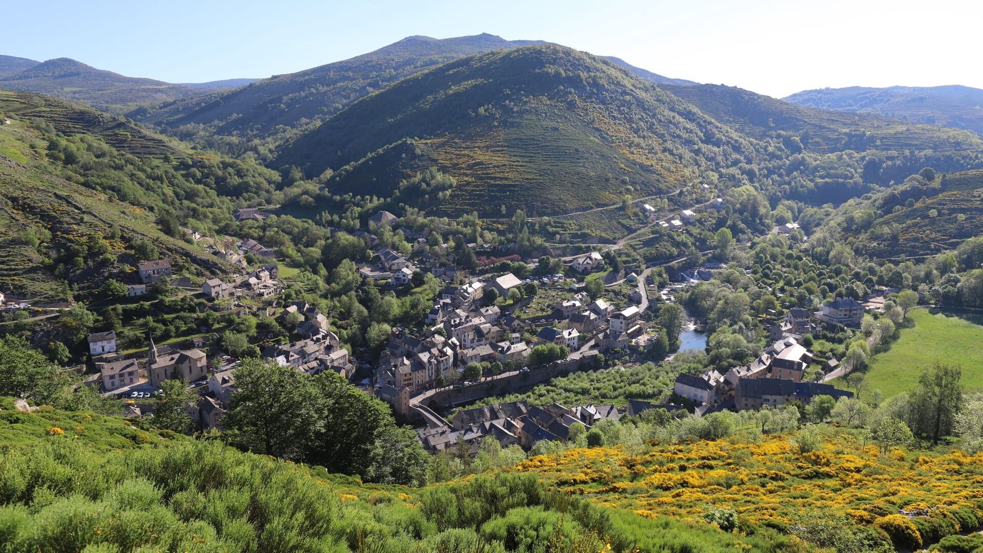 Vue sur Pont de Mont Vert sur le Chemin de Stevenson dans les Cévennes 