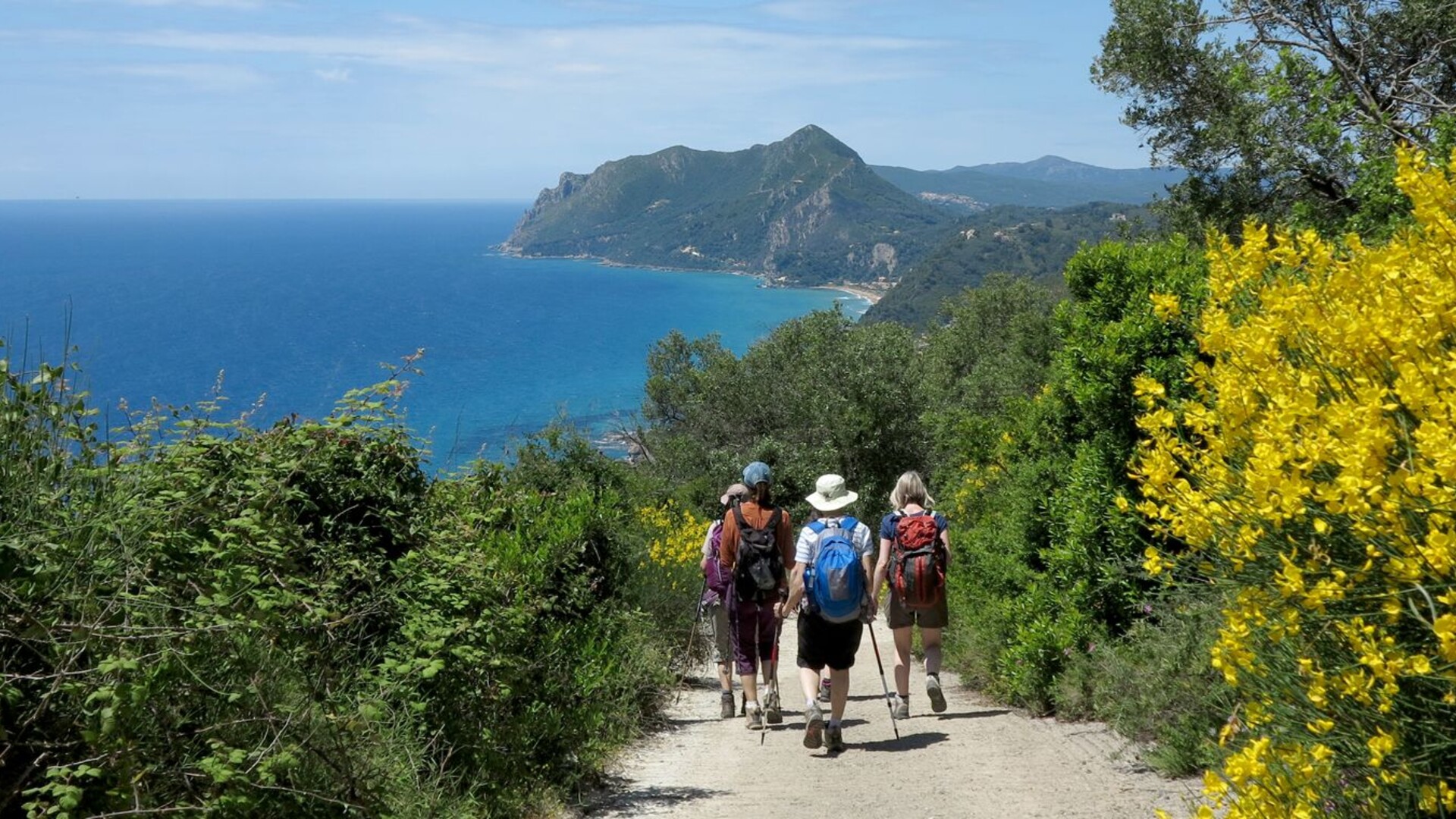 Randonnée sur un sentier de la côte Ouest de Corfou